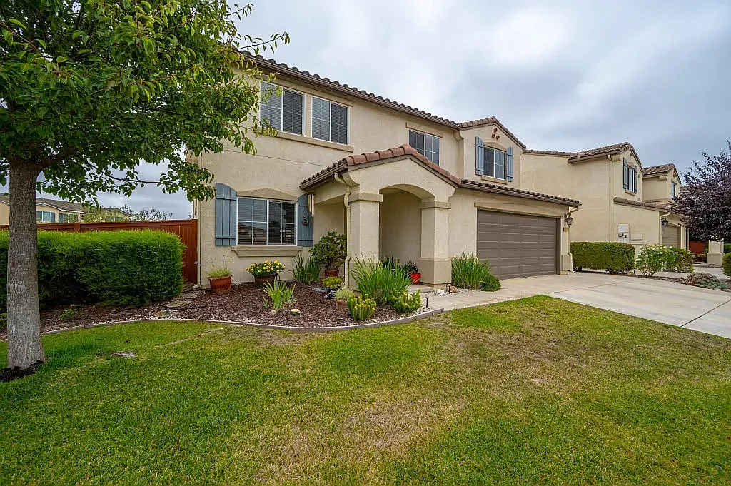 4 bed, 2656 sqft, $3,980 — Photo 3