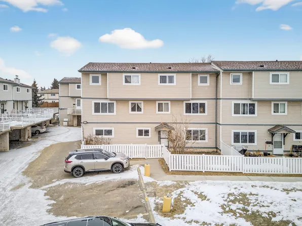 1414 Lakewood Rd W, Edmonton, AB T6K 3Y1