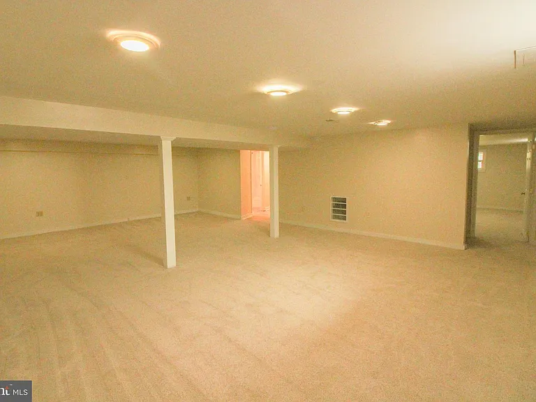 11 Hickory Ln — Photo 50