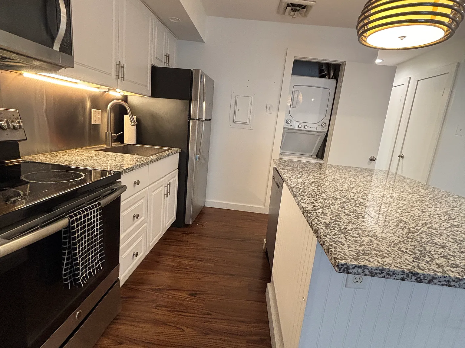 1 bed, 1000 sqft, $2,200 — Photo 4