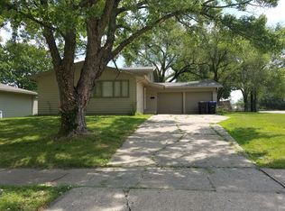 2842 SW Burnett Rd, Topeka, KS 66614