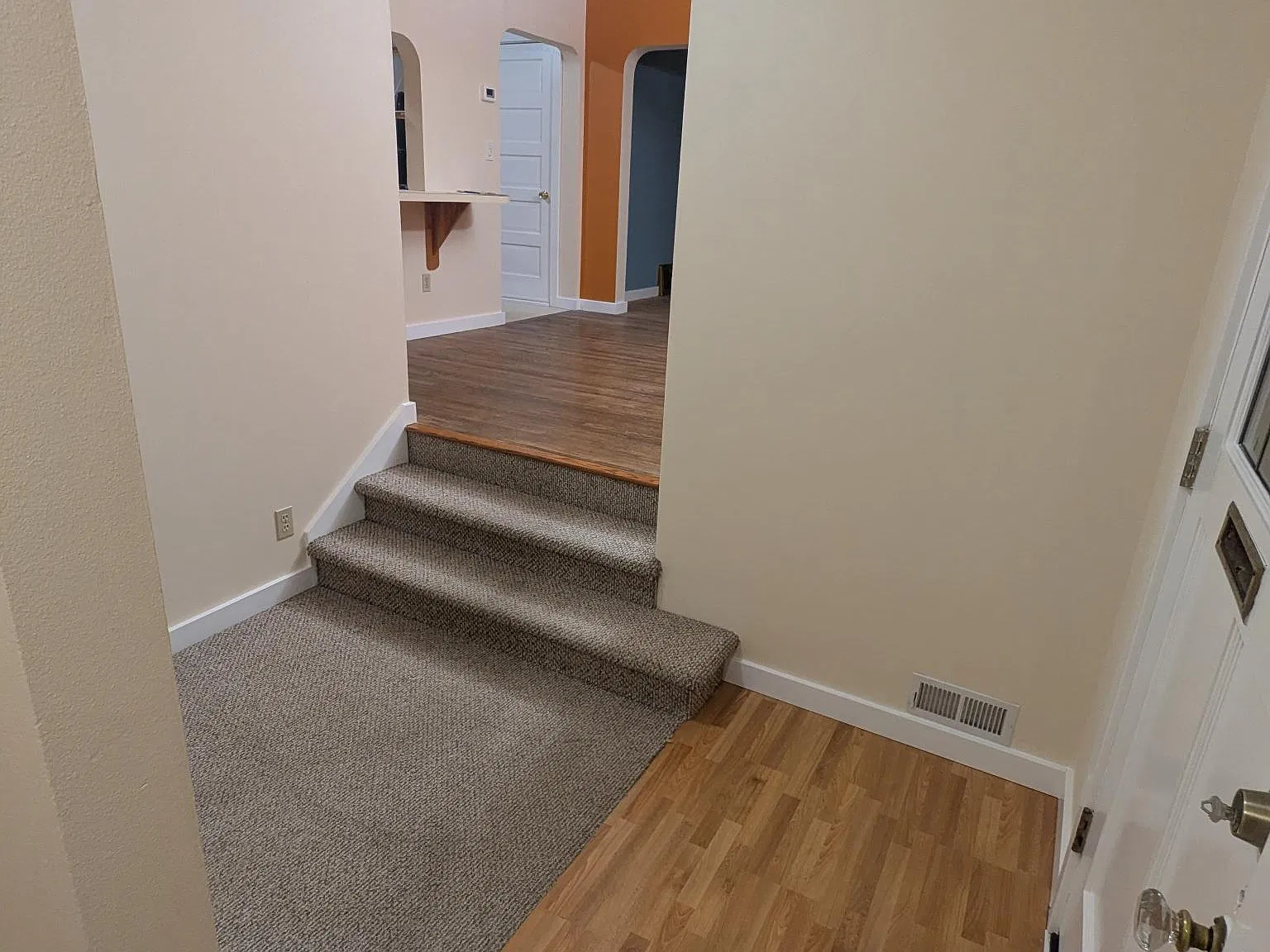 4 bed, 2400 sqft, $4,200 — Photo 4