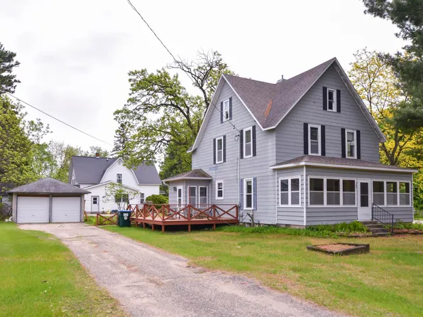 735 Oakwood St, Wild Rose, WI 54984