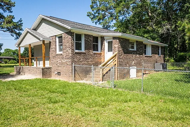 5075 Seymour Rd — Photo 8