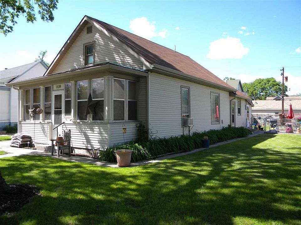 1st image of 609 W 4th St