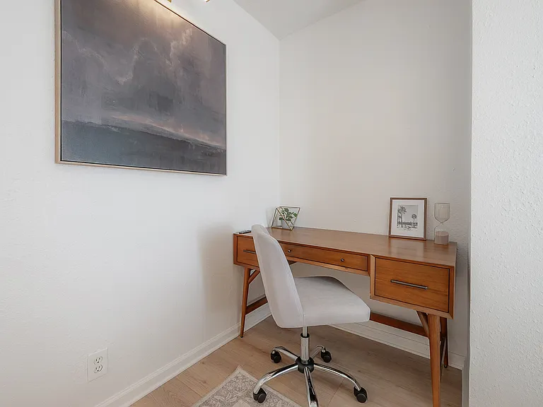 317 W Curtis St — Photo 42