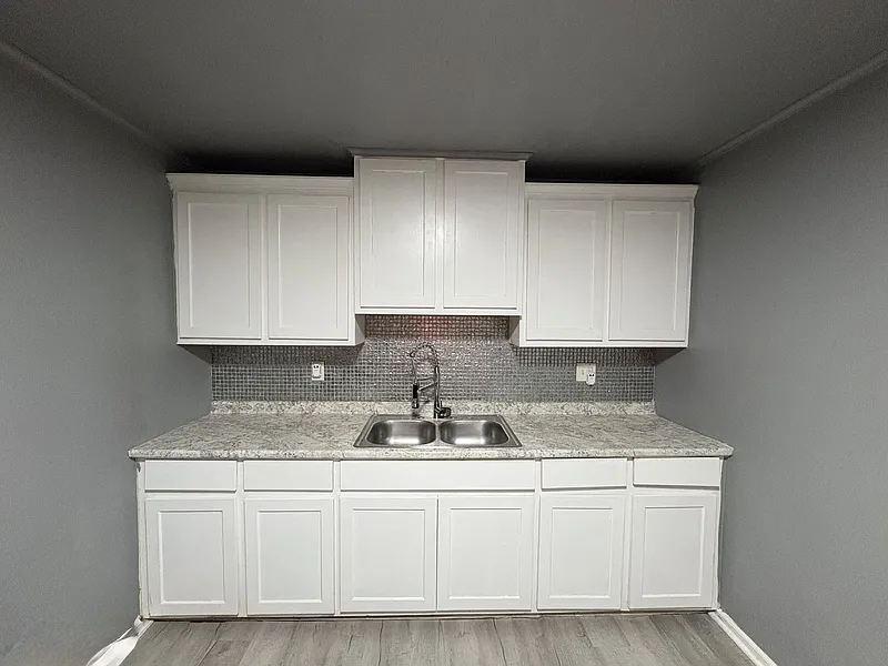 3 bed, 1.0 bath, 988 sqft, $1,200 — Photo 3