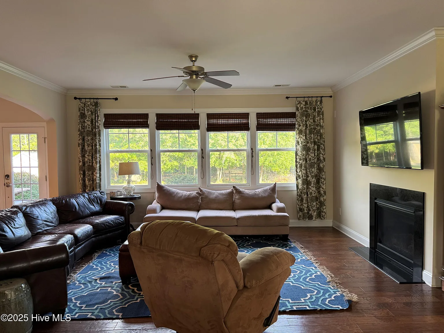 4 bed, 4.0 bath, $2,700 — Photo 4
