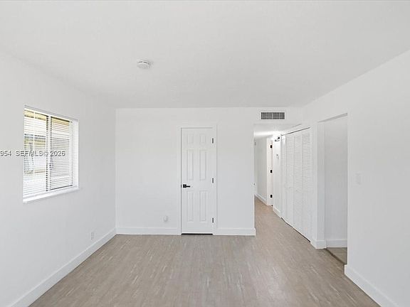 5th image of 921 NW 5th Ave