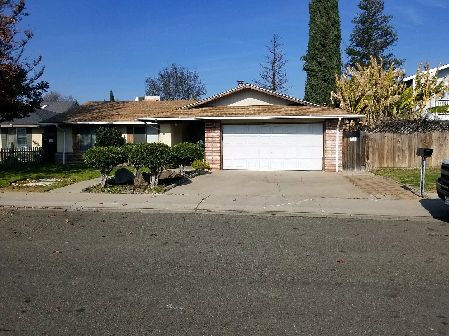 2853 Alphonse Dr photo 1