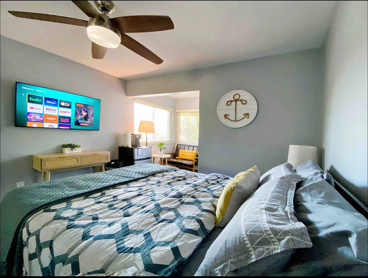 Studio, 200 sqft, $1,500 — Photo 1
