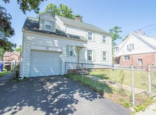52 Corona St, Springfield, MA 01104