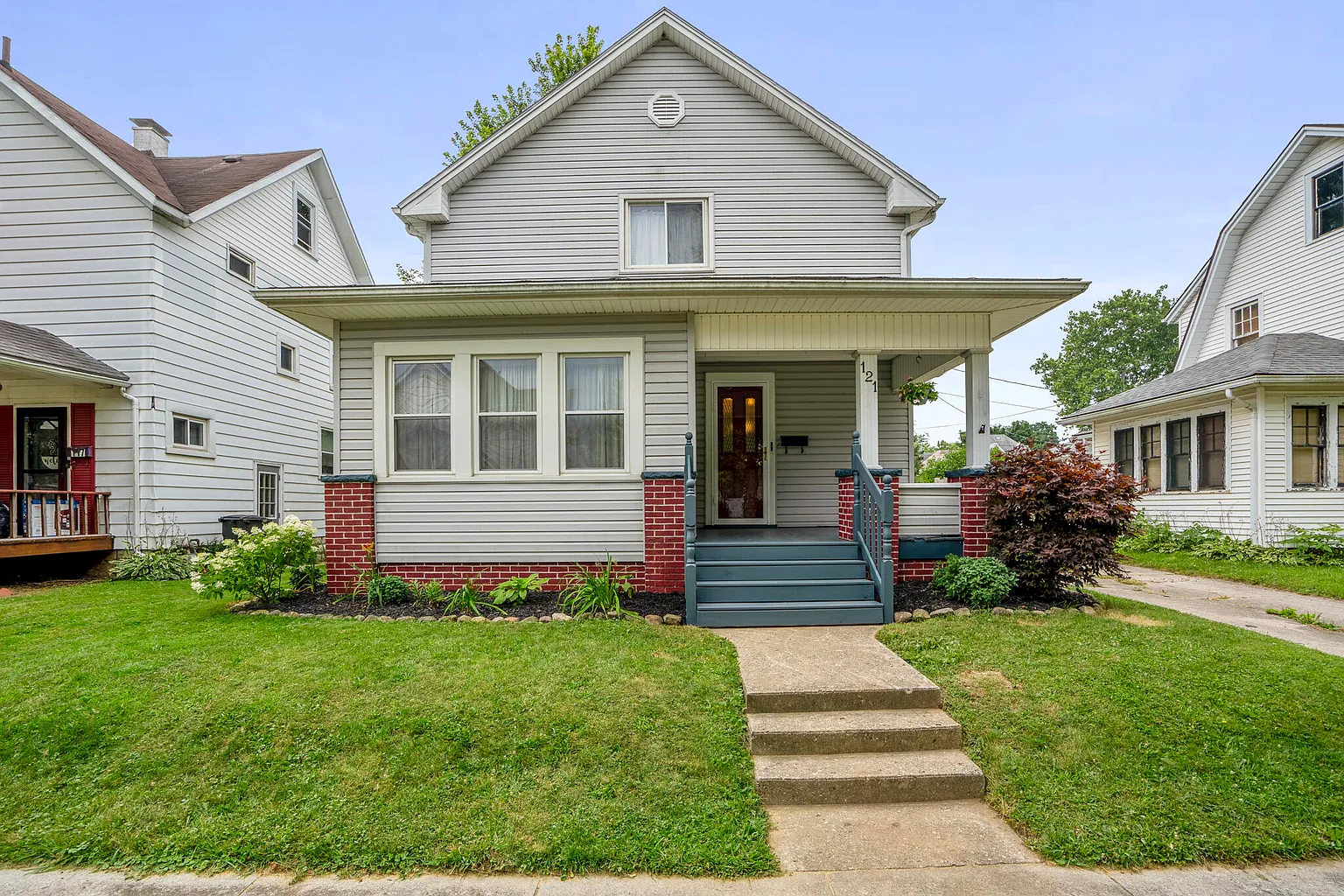 121 Lincoln Ave photo 1