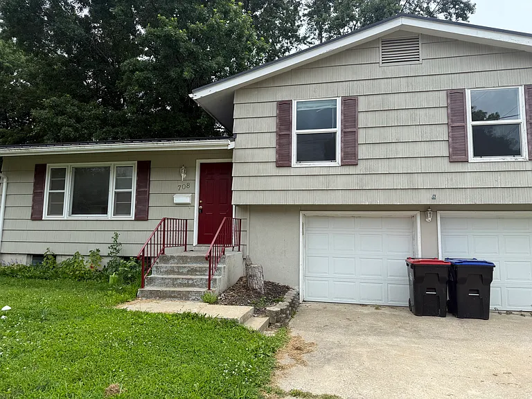 708 E Culton St — Photo 2