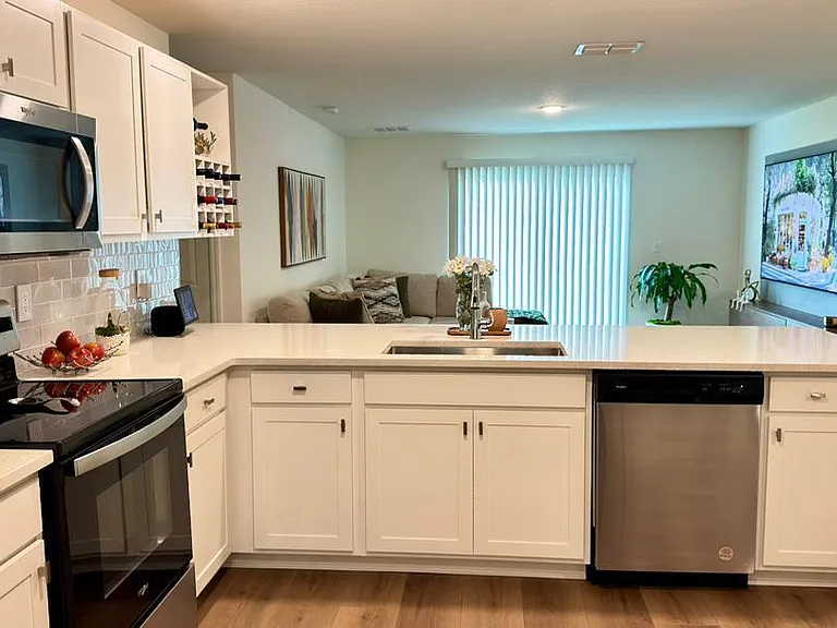 901 SW Fisherman Ave — Photo 8