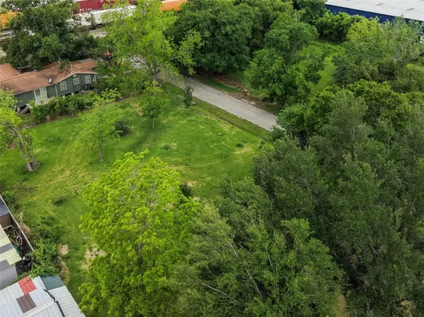 7702 King St, Houston, TX 77028