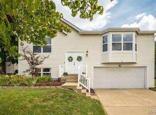 14 Kingspointe Dr, Saint Peters, MO 63376