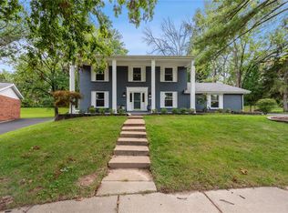 17 White Plains Dr, Chesterfield, MO