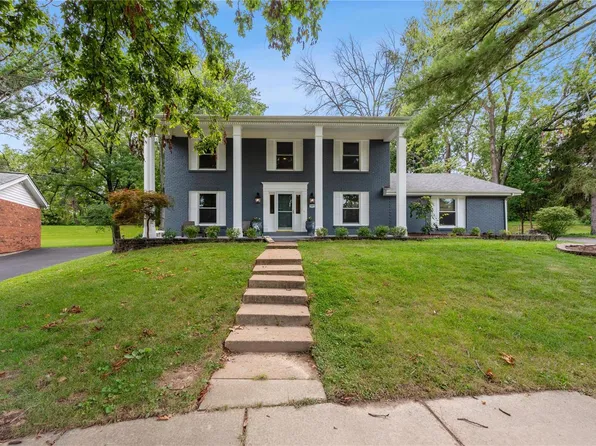 17 White Plains Dr, Chesterfield, MO 63017