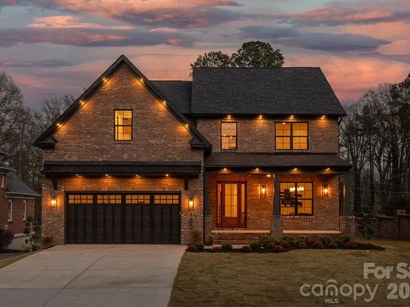 100 N Brackenbury Ln, Charlotte, NC 28270