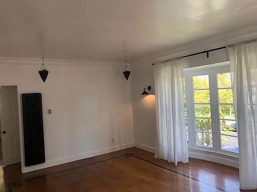 Beautiful French Normandy Style 2br Apartment Photo 1