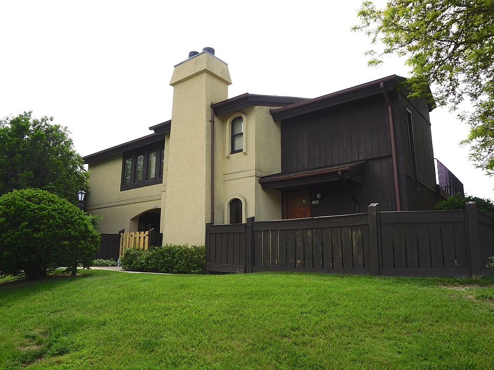 1st image of 5282 Somerset Ln S #106