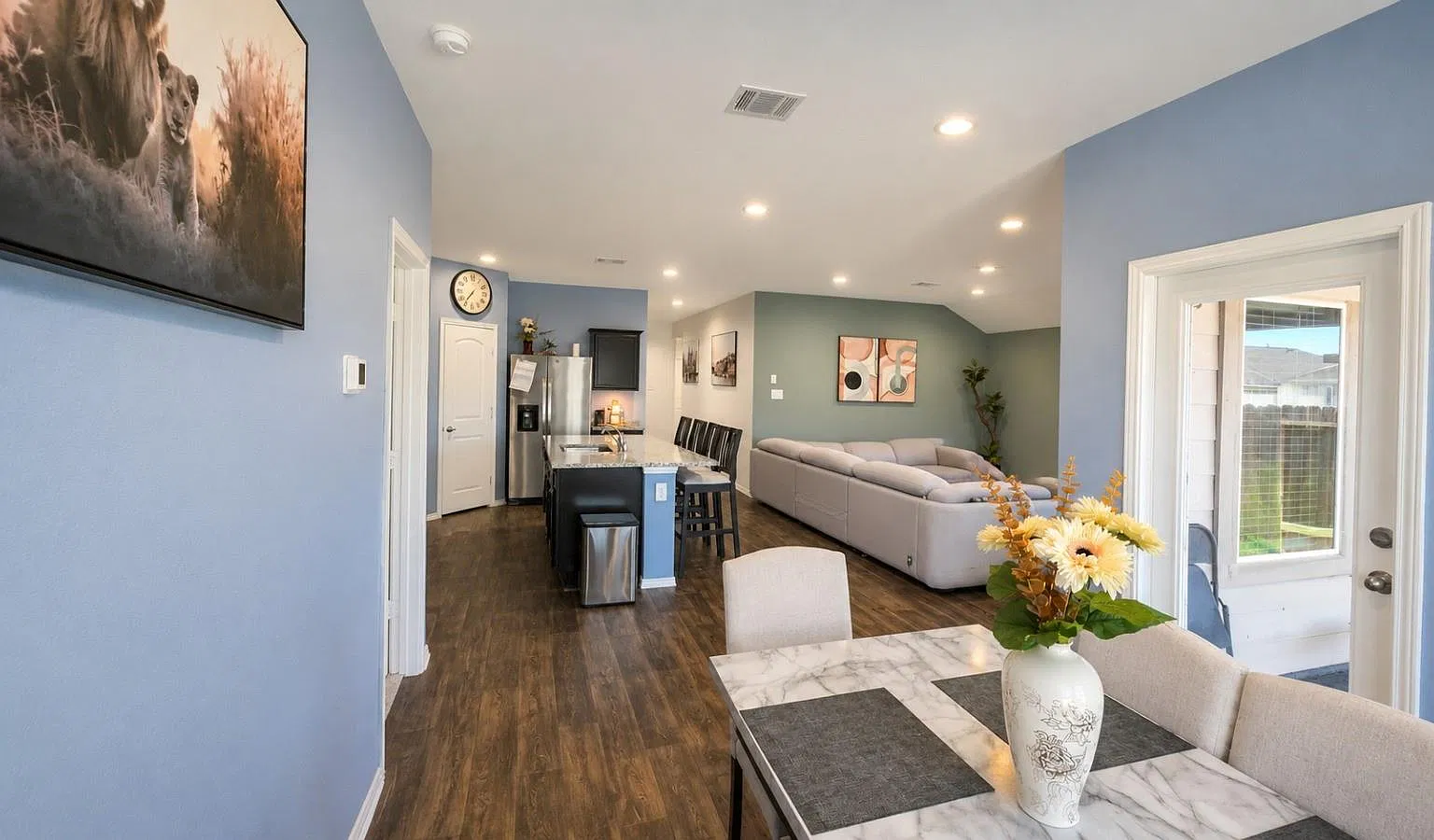 4 bed, 2.0 bath, 1851 sqft, $2,300 — Photo 4