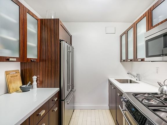3rd image of 211 E 46th St #32C