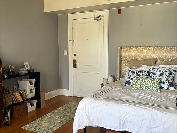 3rd image of 968 Saint Charles Ave NE APT 211