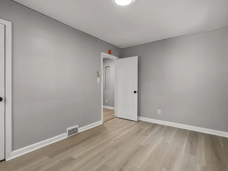 9022 Northlawn St — Photo 11