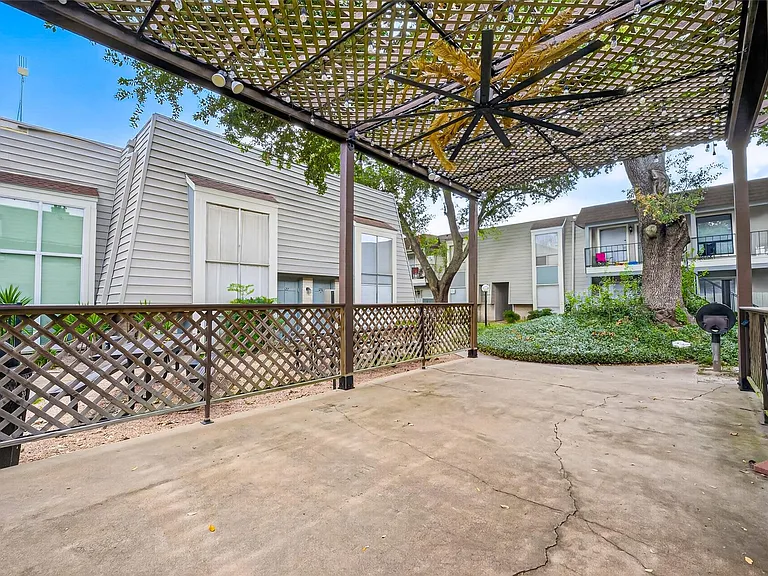 5929 Queensloch Dr #131 — Photo 34