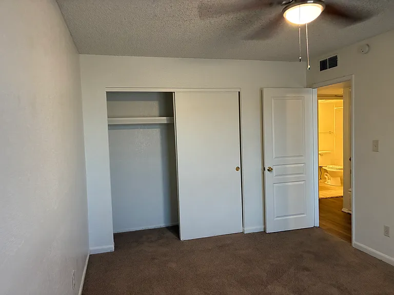 602 W Wickieup Ln — Photo 24