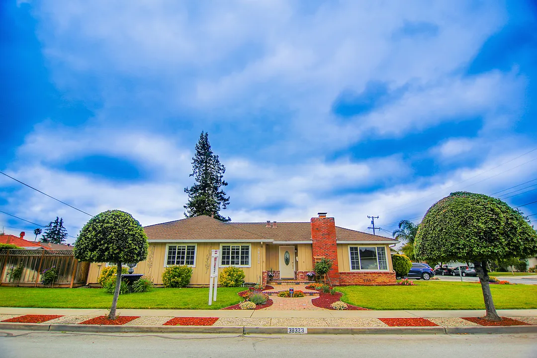 38323 Kimbro St photo 1