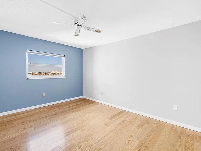 6020 Shore Blvd S #712 — Photo 36