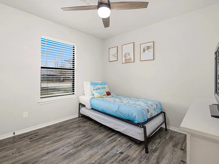 N Malinda Dr — Photo 16