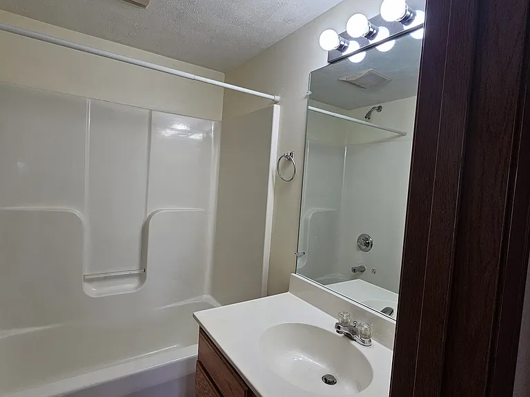 1381 Bergamont St — Photo 18