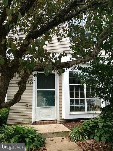 1st image of 108 Saint Charles Sq