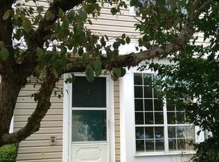 108 Saint Charles Sq, Sterling, VA 20164