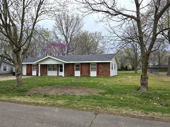 1008 Westport Dr, Dexter, MO 63841