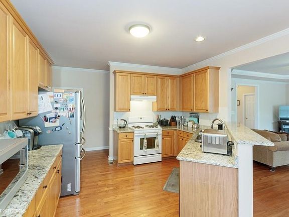 5th image of 339 Bay Hill Ct