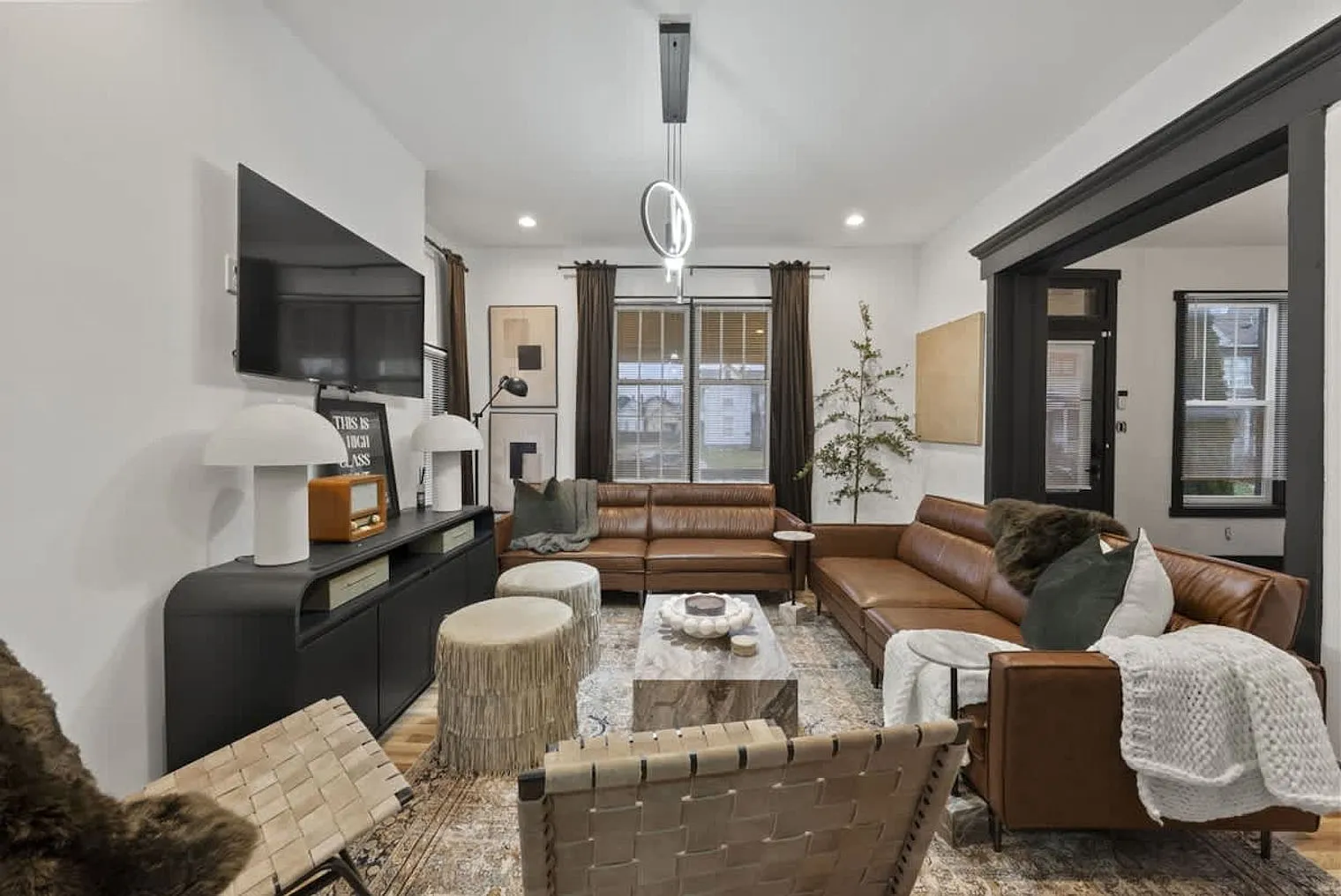 5 bed, 2.0 bath, 1905 sqft, $4,272 — Photo 1