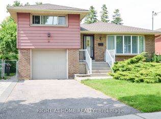 10 Amulet St, Toronto, ON M1T 2E4