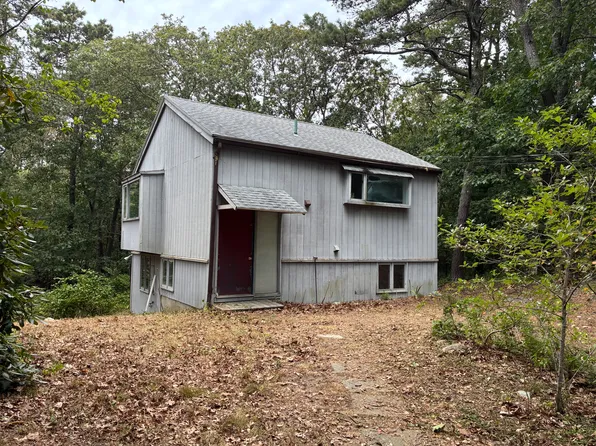 10 Putnam Way, Tisbury, MA 02568