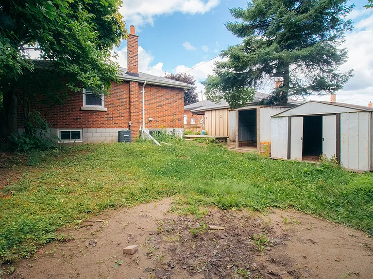 89 Clarendon Ave — Photo 42