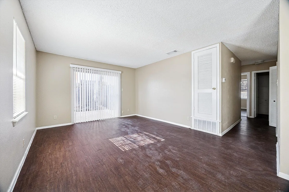 Building Photo - 908 Kirschner Pl #B