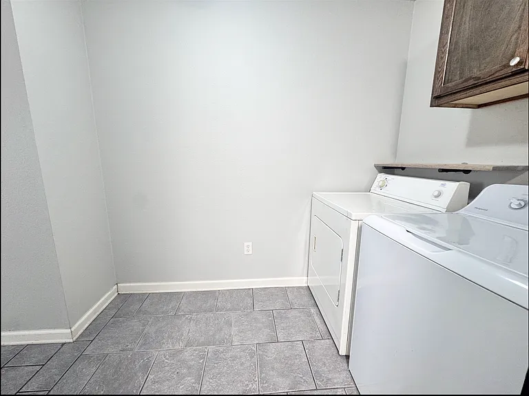 922 W Oak Ave #3 — Photo 9