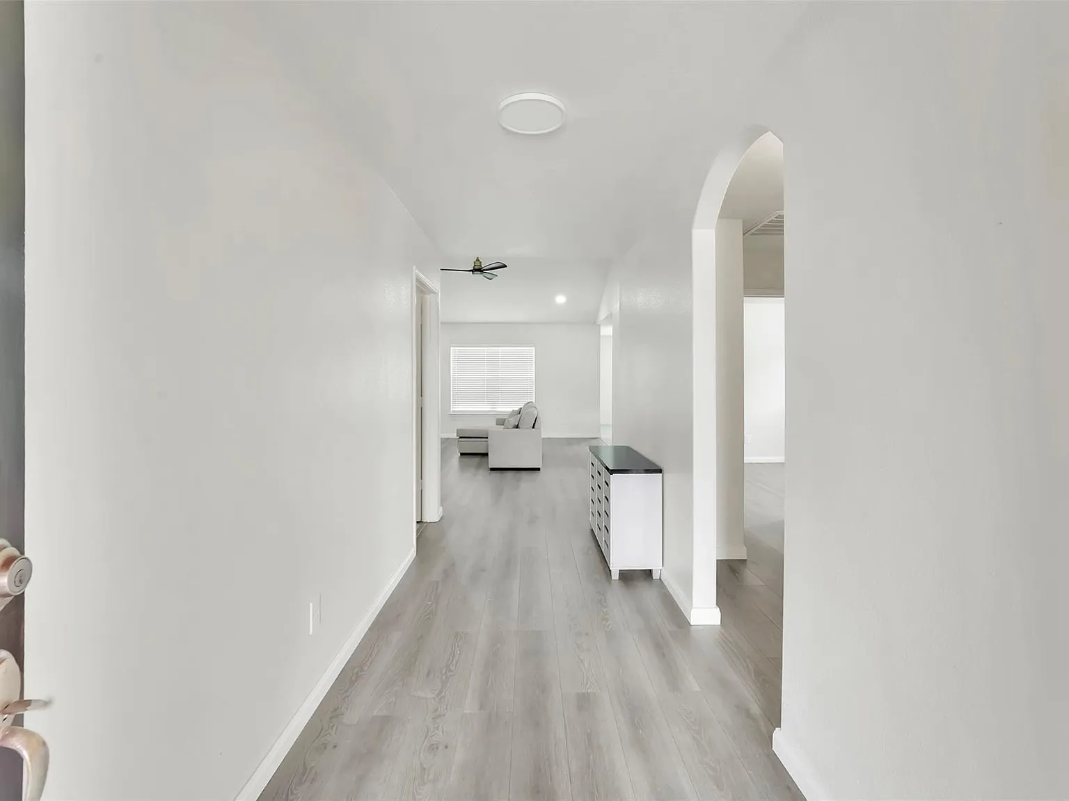 4 bed, 1661 sqft, $2,200 — Photo 2