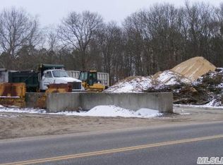 Brookfield Ave, Center moriches, NY 11934