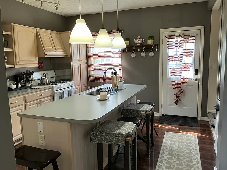 From the dinning room you enter to the welcoming Kitchen with a great space to have a quick bite or breakfast. Lots of light in this space.