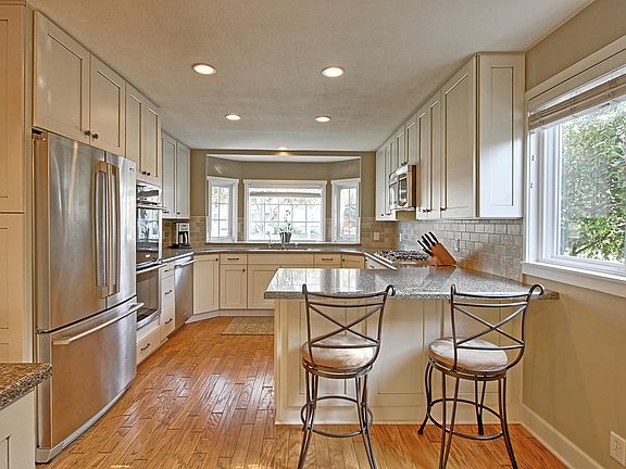 2nd image of 325 Dayloma Ave